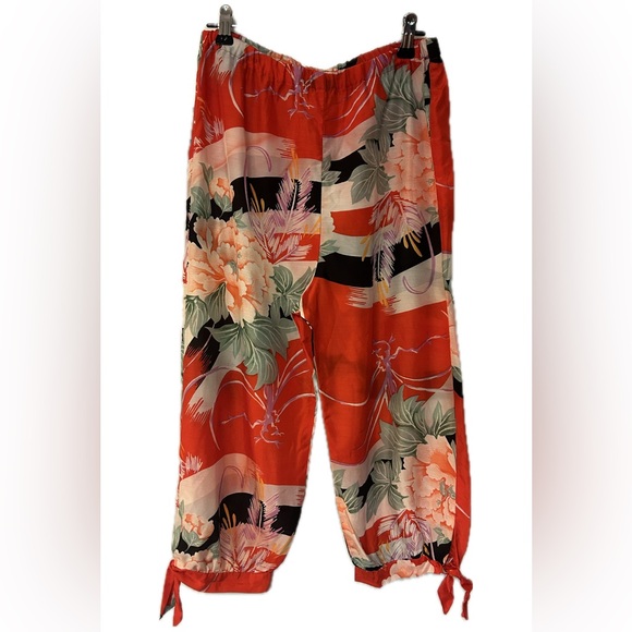 Vintage late 1950s Hawaiian peddle pusher tie shorts. Women’s small. - Picture 1 of 9